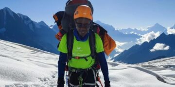 Kenyan Climber's Family Opts To Leave His Body On Everest