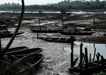 Oil Majors Offered Faster Nigerian Exit For Spill Cleanup, Compensation