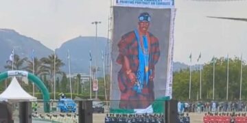 Nigeria: Amidst Economic Woes, Tinubu Unveils World’s Largest Painting Portrait Bearing His Image