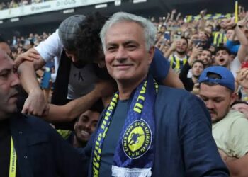 Official: Fenerbahce Unveil Mourinho As New Manager