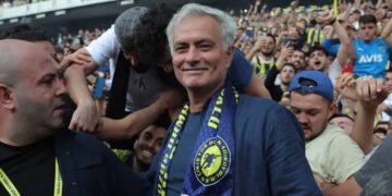Official: Fenerbahce Unveil Mourinho As New Manager