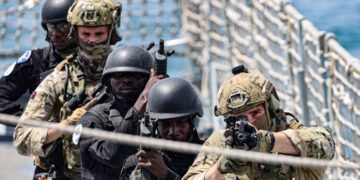 UK Navy Trains Kenyan Counterparts Against Piracy, Terrorism