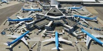 Microsoft Crash Causes Global Cyber Outage, Grounds Flights, Paralyzes Businesses