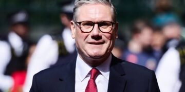 UK’s Starmer Calls Emergency Meeting Amid Intensifying Riots