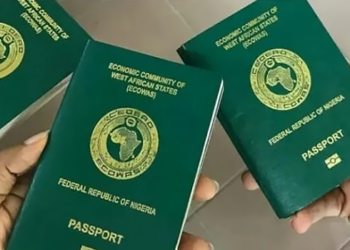 Nigeria: Immigration Summons Woman Who Tore Husband’s Passport In Viral Video