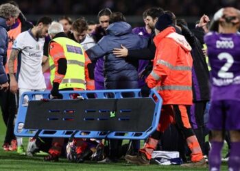 Serie A: Fiorentina, Inter Milan Game Suspended After Player Slumped