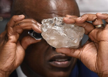 Botswana Secures Improved 10-year Diamond Deal With De Beers