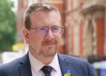 UK: PM Sacks Health Minister Over WhatsApp Messages