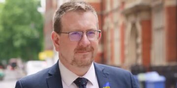 UK: PM Sacks Health Minister Over WhatsApp Messages