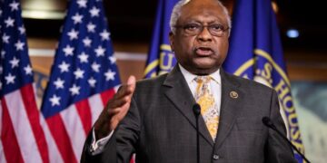 U.S.: Lawmaker Urges Americans To “Wake Up” After Trump Hints At Third Term