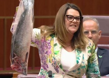 Australia: Senator Pulls Out Dead Fish In Parliament To Protest Proposed Farming Law