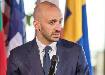 France Retaliates, Expels Algerian Officials