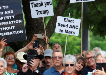 US Grants Asylum To 54 White South African Afrikaners