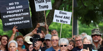 US Grants Asylum To 54 White South African Afrikaners