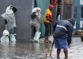 SA: Eight Bodies Found After Flood Swept Away School Bus