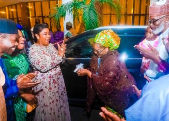 Celebration Of Excellence: Nigerian Govt Rewards Outstanding Civil Servants With Brand New Cars, House