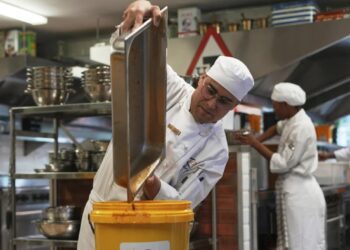 SA: Cooks Embark On Joint Cooking Of 67,000 Litres Of Soup To Feed Residents