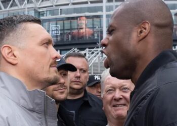Usyk Battles Dubois In Heavyweight Bout
