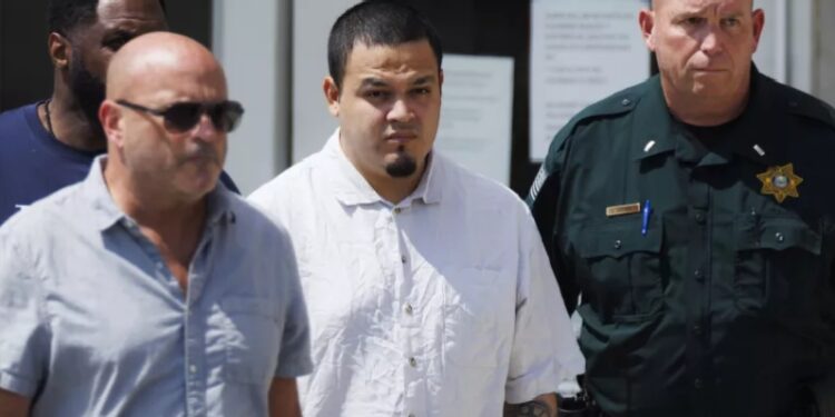 Kilmar Abrego Garcia, second from the right, leaves the Putnam County Jail on Aug. 22, 2025, in Cookeville, Tenn.
