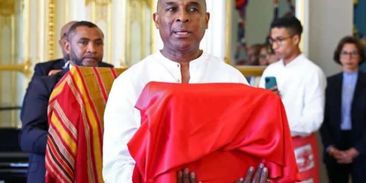 Descendants of King Toera have been pushing for France to return his skull, which was handed over at a ceremony at the French culture ministry