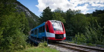 Austria: Algerian Who Clinged To High-Speed Train Faces Charges