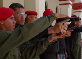 Venezuela: Civilians Train On Shooting Skills Amid US Threats
