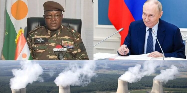 Niger's junta leader, Abdourahamane Tchiani (L) and Russia's President, Vladimir Putin