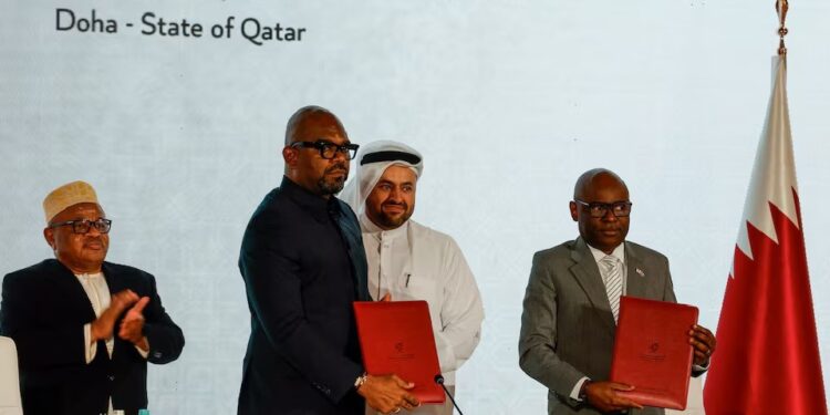 Congo's President Felix Tshisekedi's high representative Sumbu Sita Mambu and head of the M23 rebel group delegation Benjamin Mbonimpa take part in a ceremony to sign a framework agreement for a peace deal aimed at ending fighting in eastern Congo, in Doha, Qatar, November 15, 2025