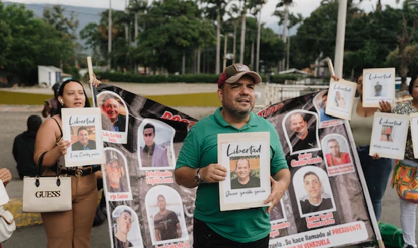 Family members of imprisoned Colombians wait for news of their loved ones, on the Simon Bolivar International Bridge in Cúcuta, Colombia, on Thursday, Jan. 8.