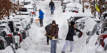 US: Winter Storm Causes Widespread Outages, Travel Disruption