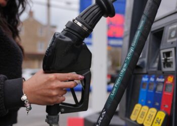 US Gas Price Rises Above $4 For First Time In Four Years