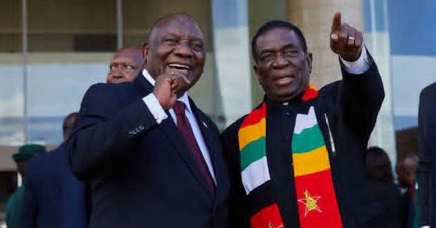 L-R: South Africa's President Cyril Ramaphosa and Zimbabwean counterpart, Emmerson Mnangagwa
