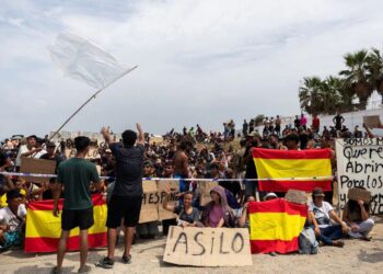 Spain: Hundreds Of Migrants Stage Protest, Insist On Asylum Status