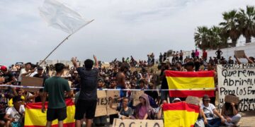Spain: Hundreds Of Migrants Stage Protest, Insist On Asylum Status